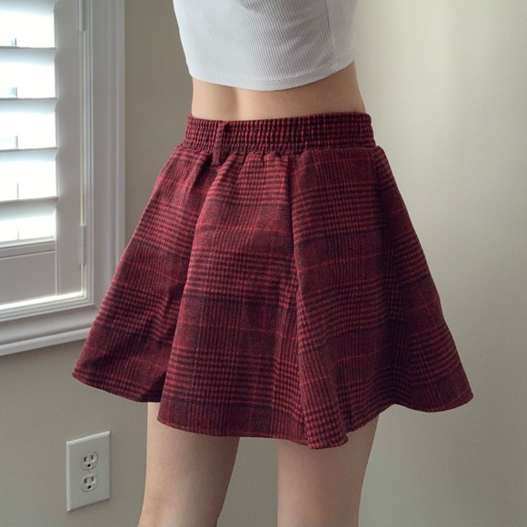 DARK ACADEMIA PLAID SKIRT - Picture 2 of 6